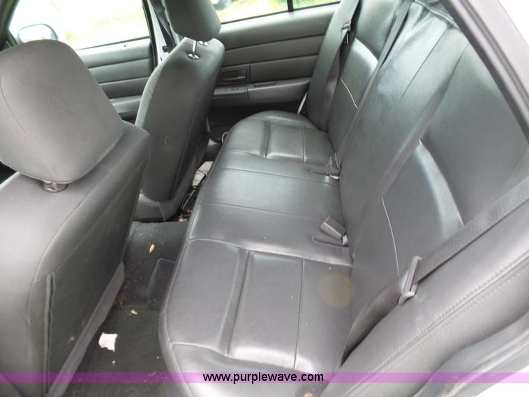 image for item AQ9694 2005 Ford Crown Victoria Police Interceptor