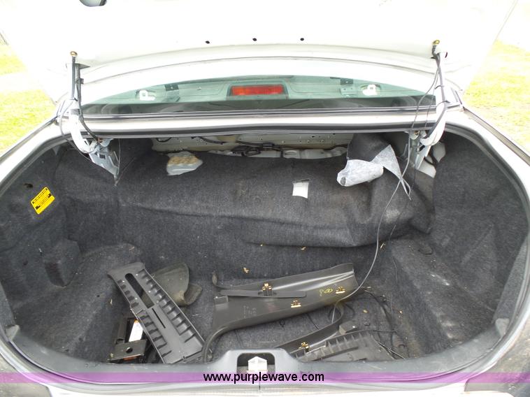 image for item AQ9694 2005 Ford Crown Victoria Police Interceptor