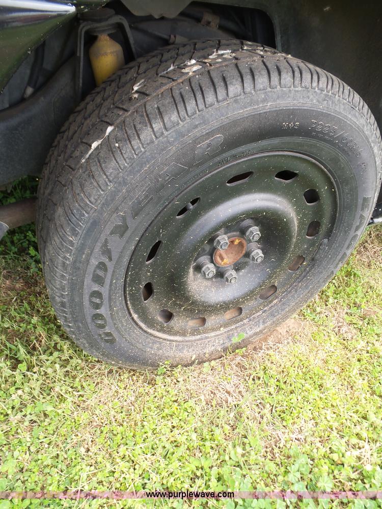 image for item AQ9694 2005 Ford Crown Victoria Police Interceptor