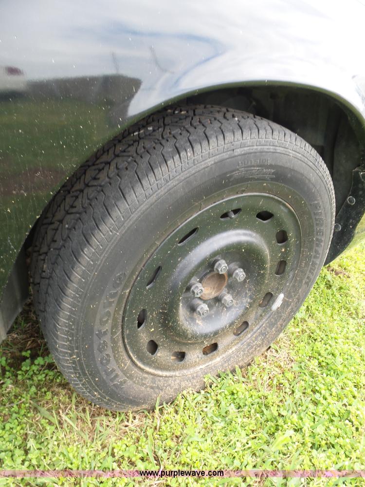 image for item AQ9694 2005 Ford Crown Victoria Police Interceptor