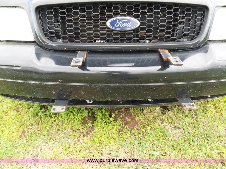 image for item AQ9694 2005 Ford Crown Victoria Police Interceptor