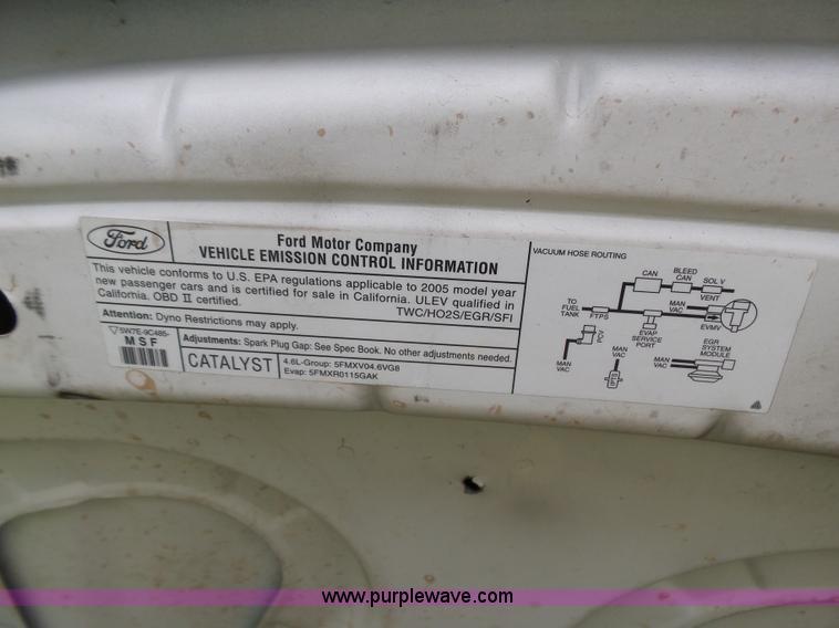 image for item AQ9694 2005 Ford Crown Victoria Police Interceptor