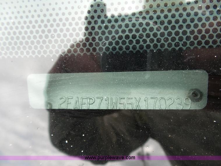 image for item AQ9694 2005 Ford Crown Victoria Police Interceptor