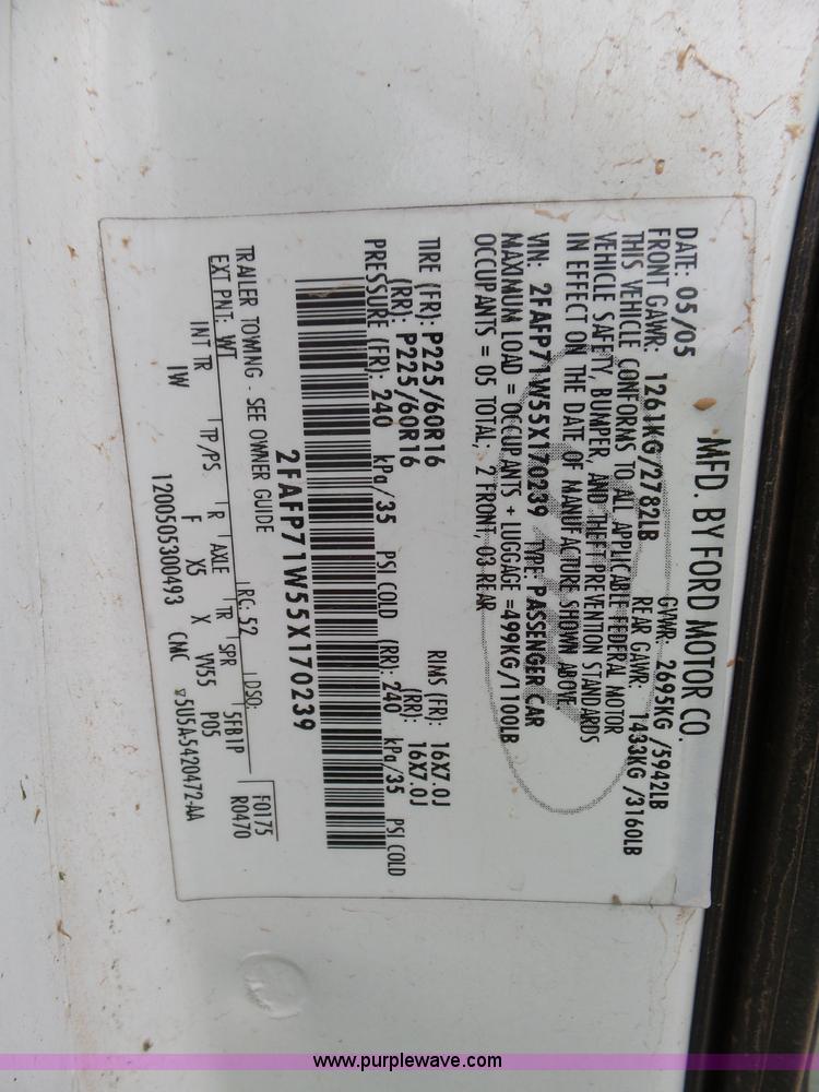 image for item AQ9694 2005 Ford Crown Victoria Police Interceptor