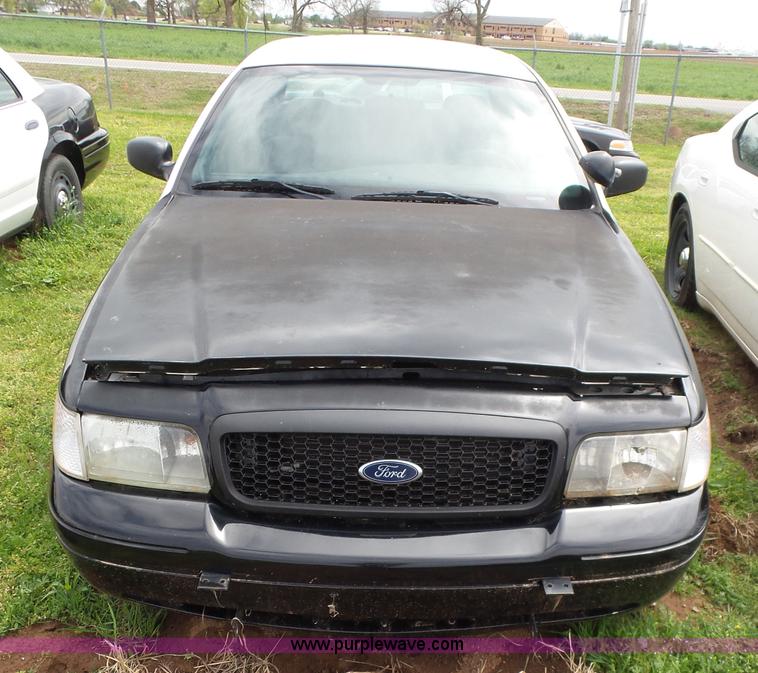 image for item AQ9695 2005 Ford Crown Victoria Police Interceptor