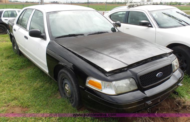 image for item AQ9695 2005 Ford Crown Victoria Police Interceptor