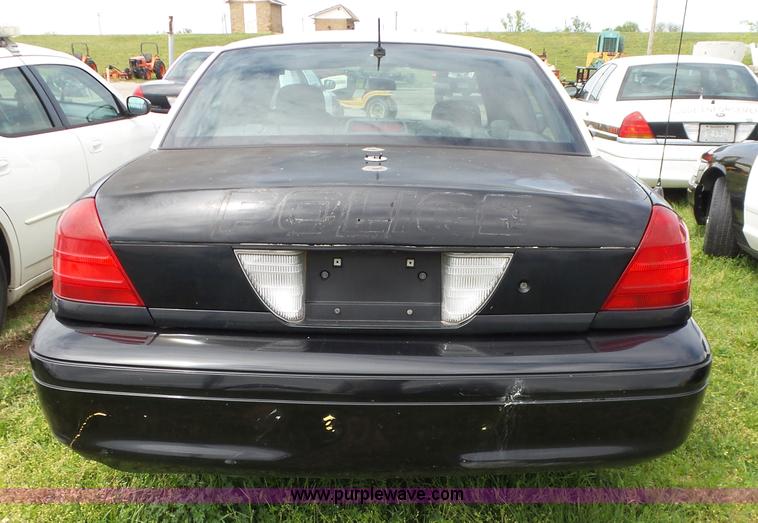 image for item AQ9695 2005 Ford Crown Victoria Police Interceptor