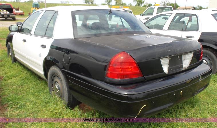 image for item AQ9695 2005 Ford Crown Victoria Police Interceptor