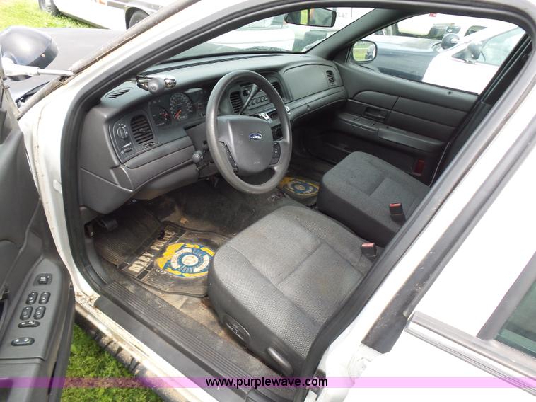 image for item AQ9695 2005 Ford Crown Victoria Police Interceptor