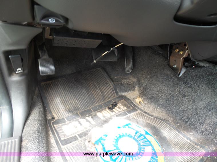 image for item AQ9695 2005 Ford Crown Victoria Police Interceptor