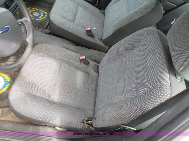 image for item AQ9695 2005 Ford Crown Victoria Police Interceptor