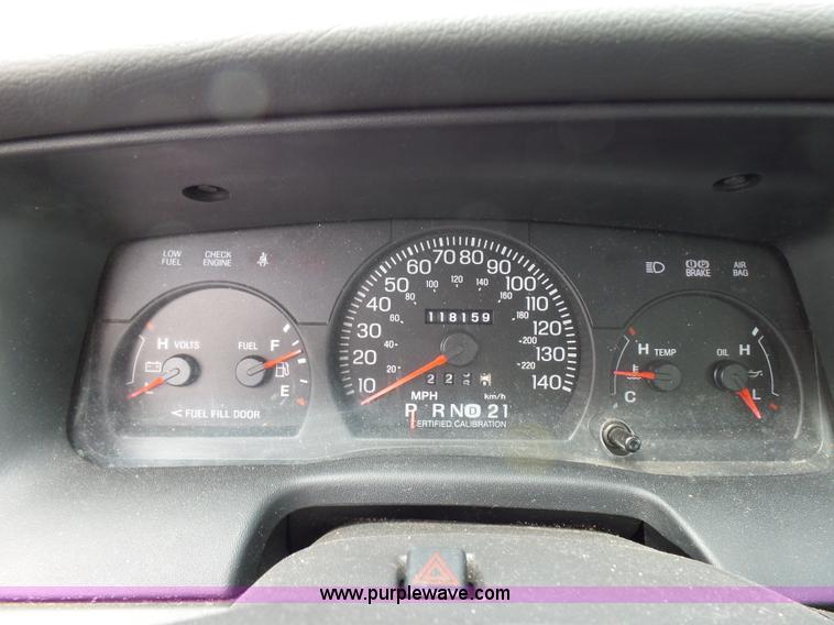 image for item AQ9695 2005 Ford Crown Victoria Police Interceptor