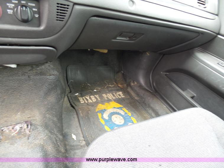 image for item AQ9695 2005 Ford Crown Victoria Police Interceptor