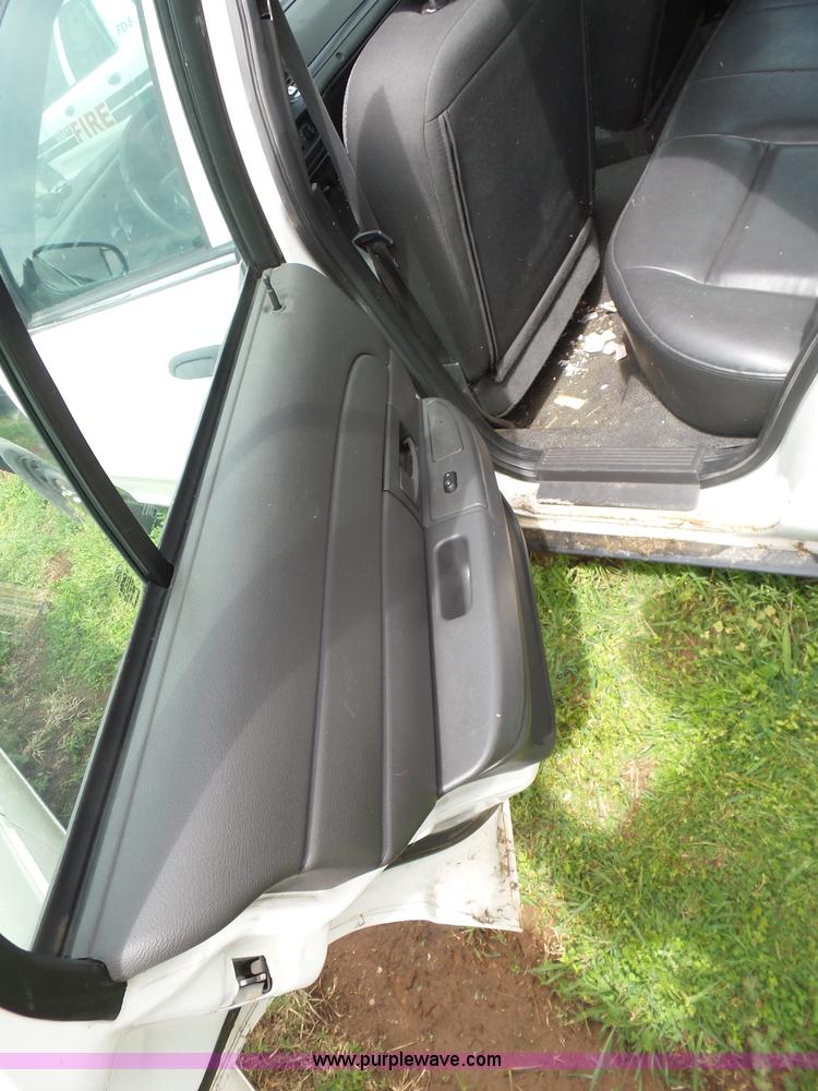 image for item AQ9695 2005 Ford Crown Victoria Police Interceptor