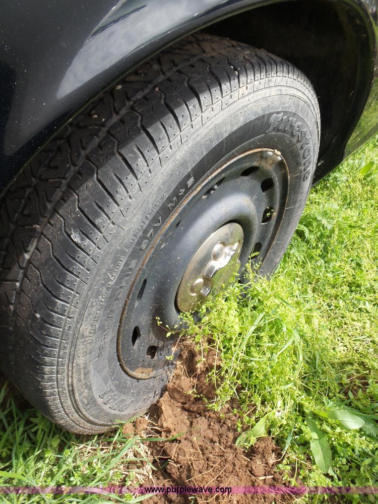 image for item AQ9695 2005 Ford Crown Victoria Police Interceptor