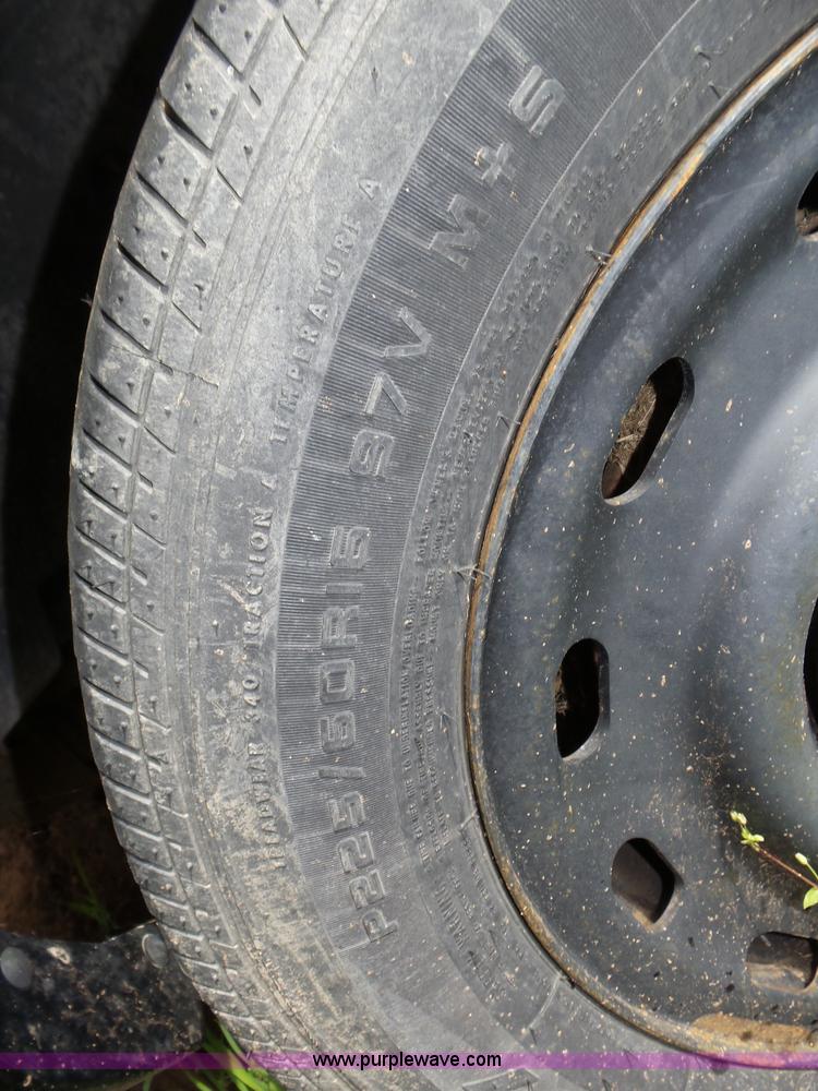 image for item AQ9695 2005 Ford Crown Victoria Police Interceptor