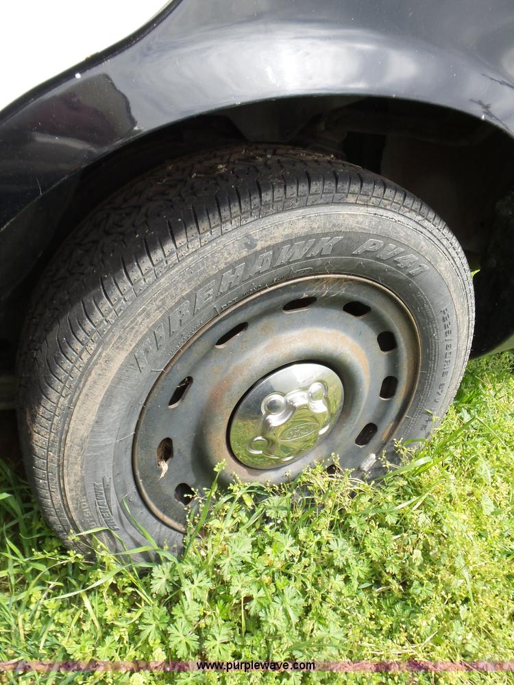 image for item AQ9695 2005 Ford Crown Victoria Police Interceptor