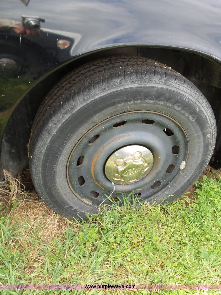 image for item AQ9695 2005 Ford Crown Victoria Police Interceptor