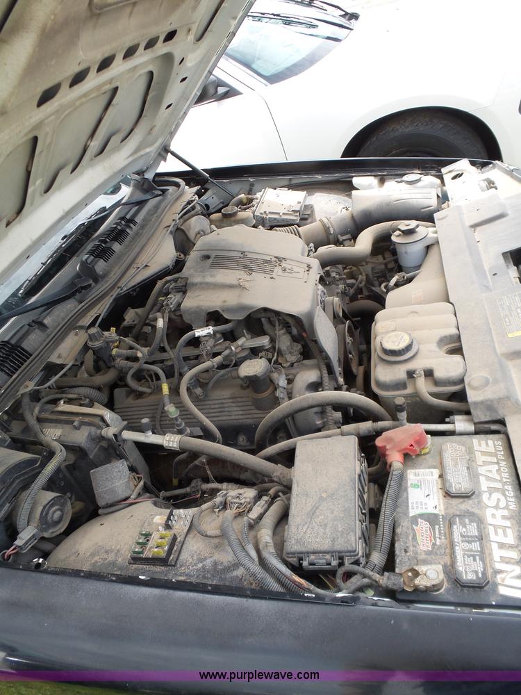 image for item AQ9695 2005 Ford Crown Victoria Police Interceptor