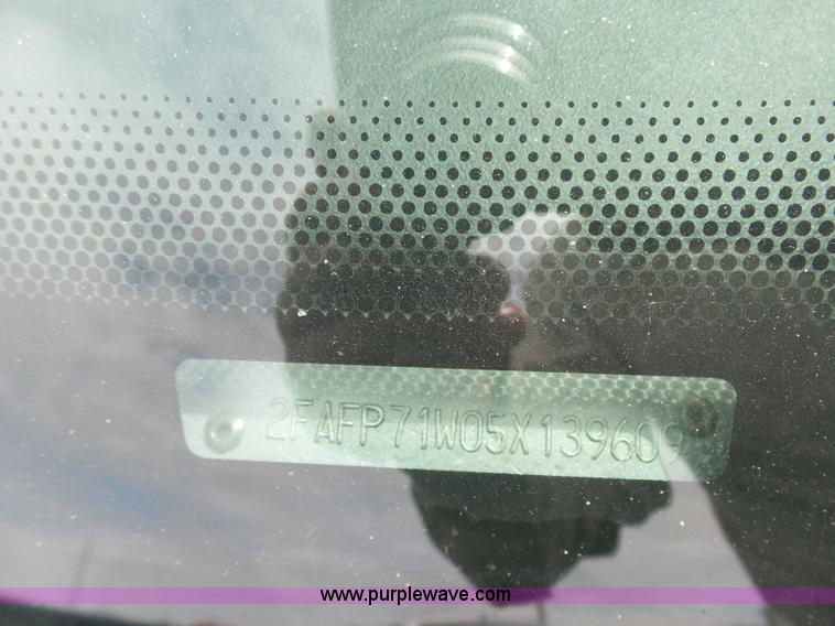 image for item AQ9695 2005 Ford Crown Victoria Police Interceptor