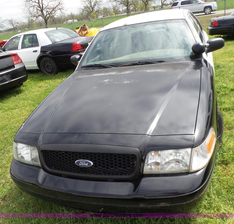image for item AQ9697 2005 Ford Crown Victoria Police Interceptor
