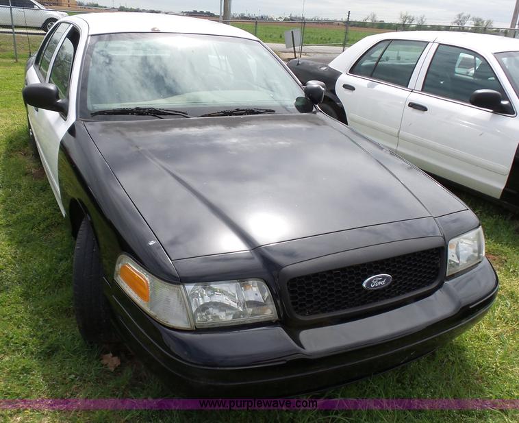 image for item AQ9697 2005 Ford Crown Victoria Police Interceptor