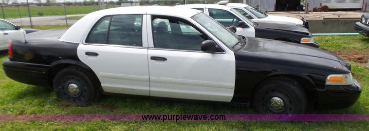image for item AQ9697 2005 Ford Crown Victoria Police Interceptor