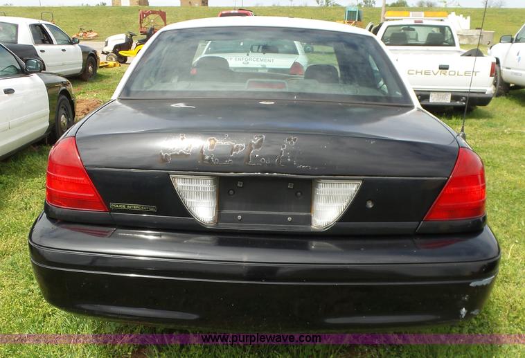 image for item AQ9697 2005 Ford Crown Victoria Police Interceptor