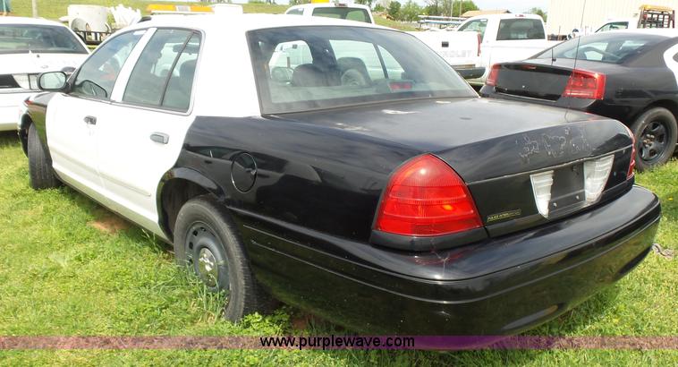 image for item AQ9697 2005 Ford Crown Victoria Police Interceptor
