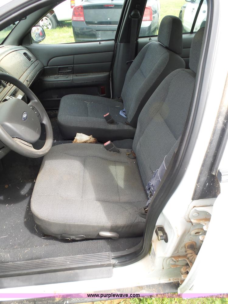 image for item AQ9697 2005 Ford Crown Victoria Police Interceptor