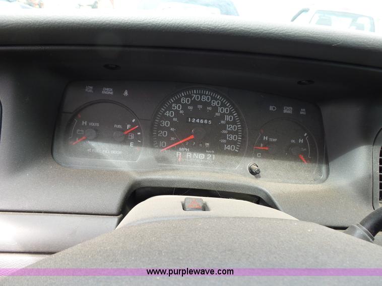 image for item AQ9697 2005 Ford Crown Victoria Police Interceptor