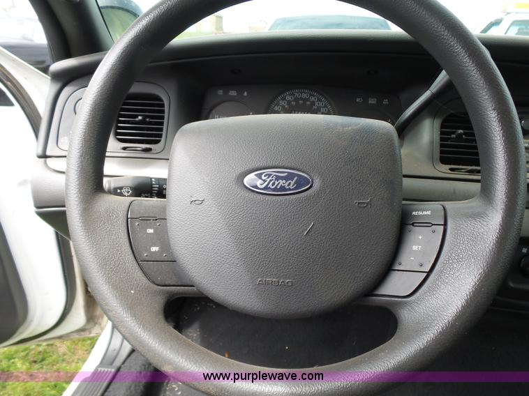 image for item AQ9697 2005 Ford Crown Victoria Police Interceptor