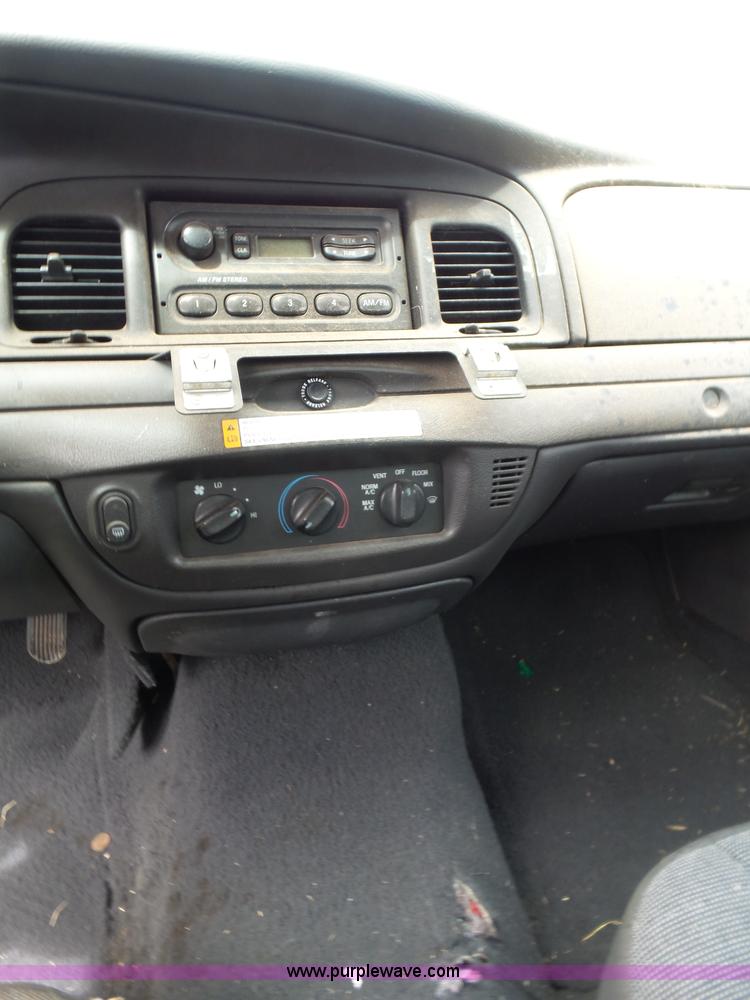 image for item AQ9697 2005 Ford Crown Victoria Police Interceptor