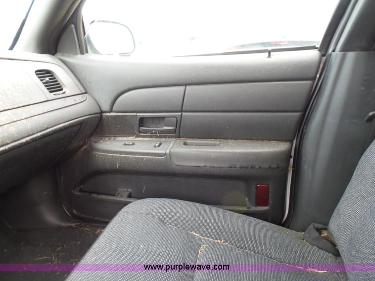 image for item AQ9697 2005 Ford Crown Victoria Police Interceptor