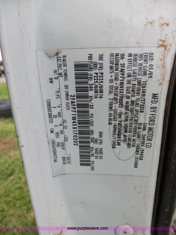 image for item AQ9697 2005 Ford Crown Victoria Police Interceptor