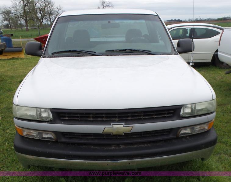 image for item AQ9701 2001 Chevrolet Silverado 1500 pickup truck