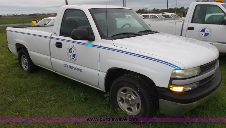 image for item AQ9701 2001 Chevrolet Silverado 1500 pickup truck