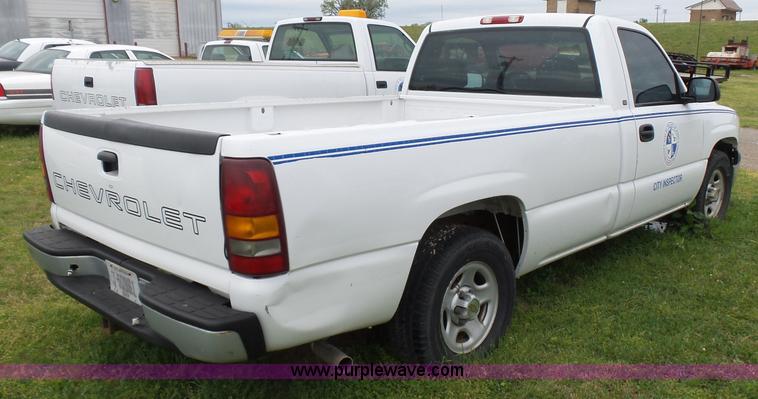 image for item AQ9701 2001 Chevrolet Silverado 1500 pickup truck