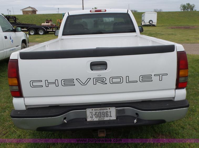 image for item AQ9701 2001 Chevrolet Silverado 1500 pickup truck