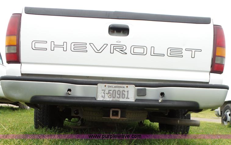 image for item AQ9701 2001 Chevrolet Silverado 1500 pickup truck