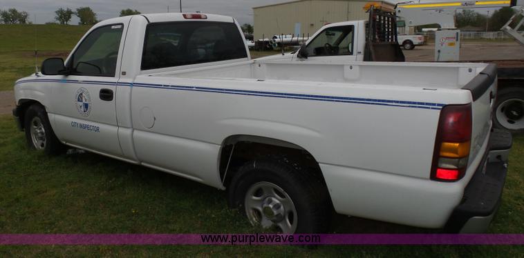 image for item AQ9701 2001 Chevrolet Silverado 1500 pickup truck