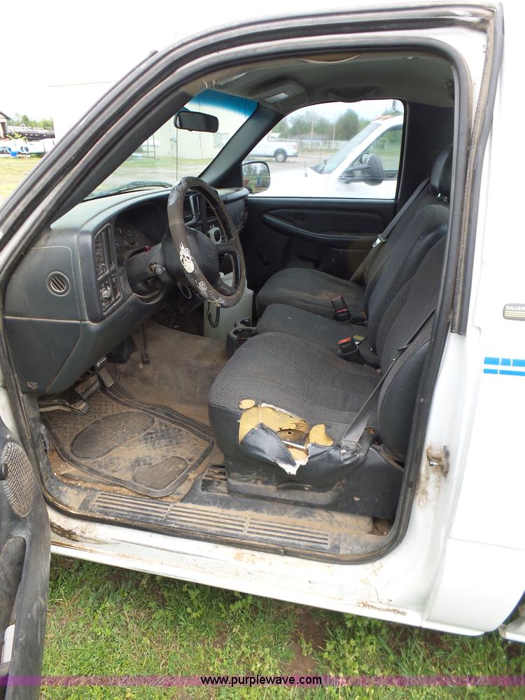 image for item AQ9701 2001 Chevrolet Silverado 1500 pickup truck