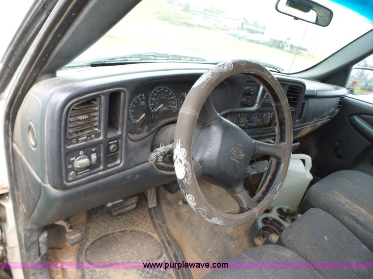 image for item AQ9701 2001 Chevrolet Silverado 1500 pickup truck