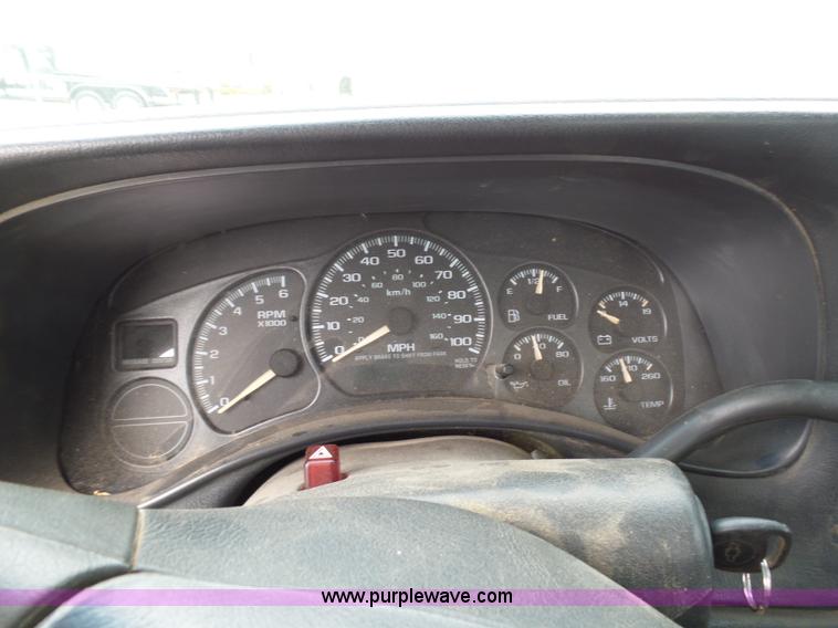 image for item AQ9701 2001 Chevrolet Silverado 1500 pickup truck