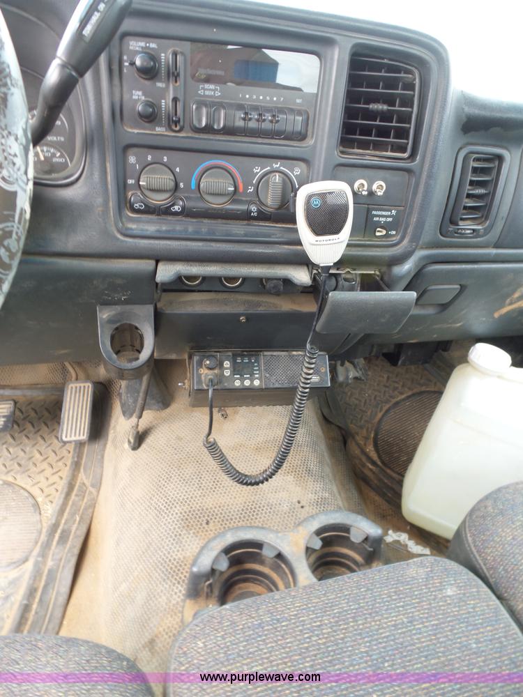 image for item AQ9701 2001 Chevrolet Silverado 1500 pickup truck