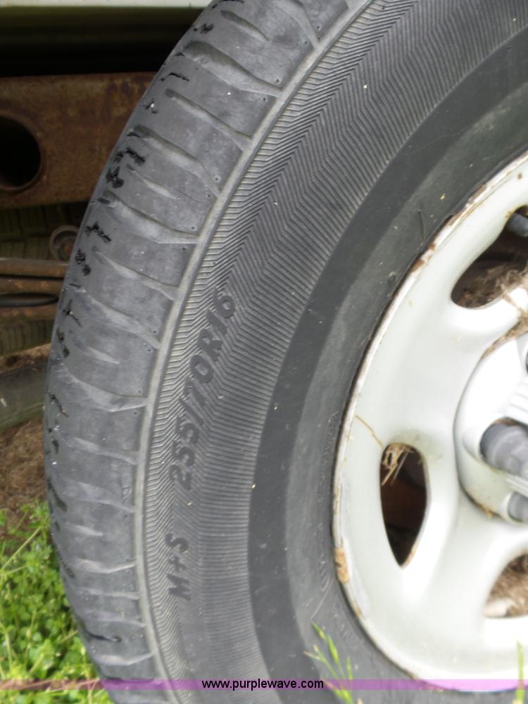 image for item AQ9701 2001 Chevrolet Silverado 1500 pickup truck