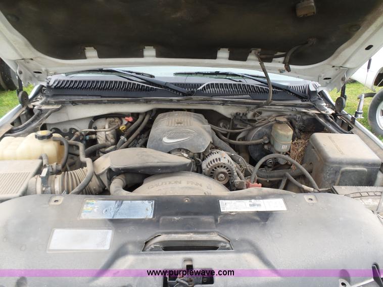 image for item AQ9701 2001 Chevrolet Silverado 1500 pickup truck