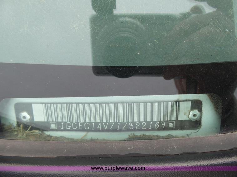 image for item AQ9701 2001 Chevrolet Silverado 1500 pickup truck