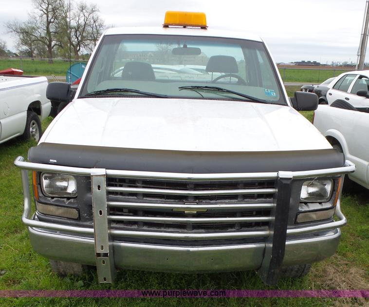 image for item AQ9702 2000 Chevrolet 2500 pickup truck