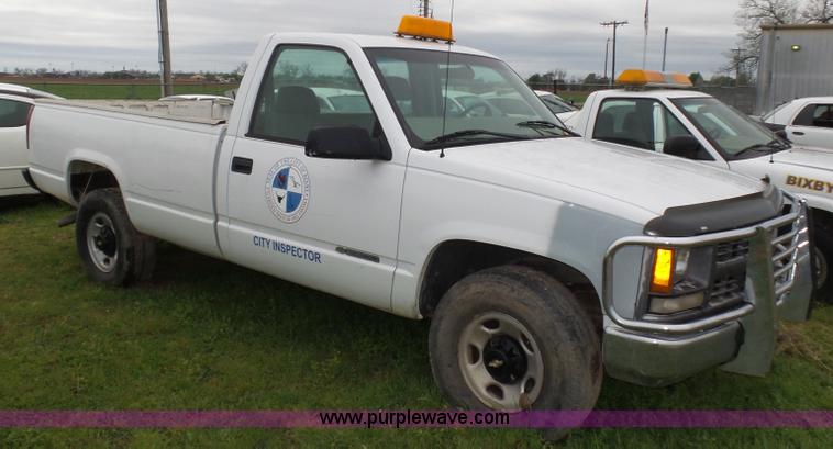 image for item AQ9702 2000 Chevrolet 2500 pickup truck
